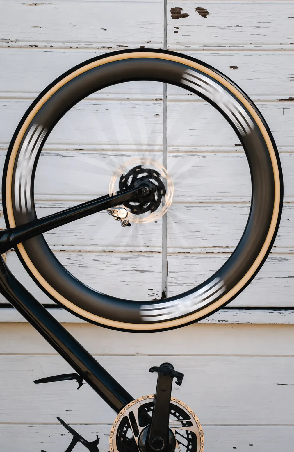 Roue de vélo avant une purge de frein hydraulique à Paris - The Rolling Steph